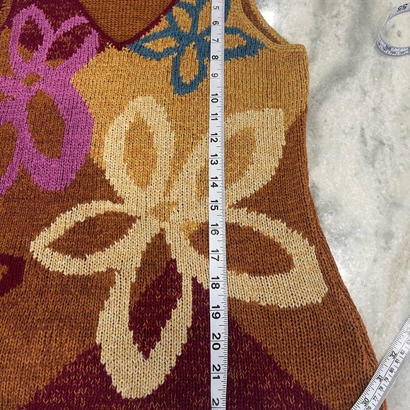 JH Collectibles Multicolor Floral Knit Top - Picture 6 of 6